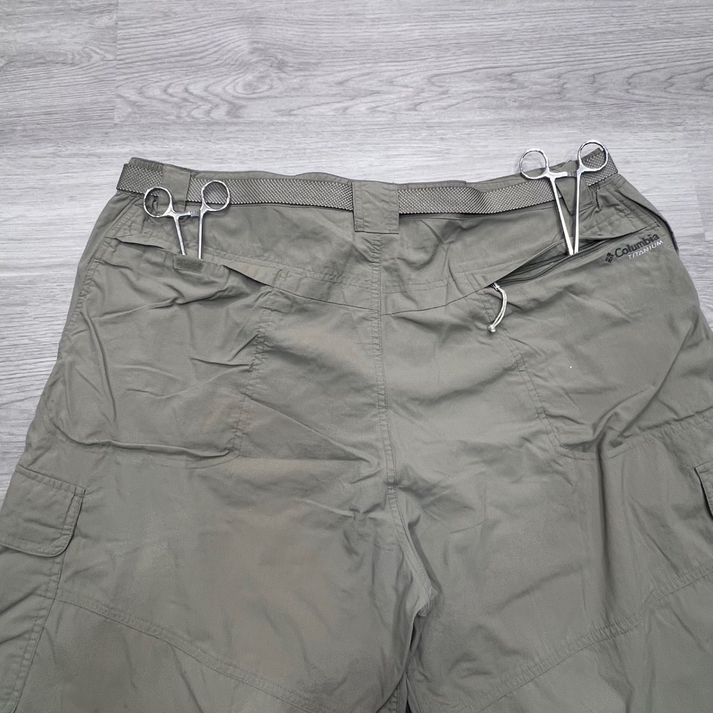 Columbia Titanium Omni-Dry Mens XL Cargo Shorts Khaki Tan Hiking Utility Belted - Picture 13 of 16